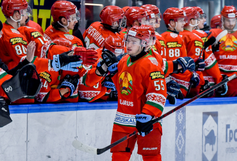 Obrońca Michaił Sergaczow opowiedział o grze drużyny Utah w debiutanckim sezonie NHL